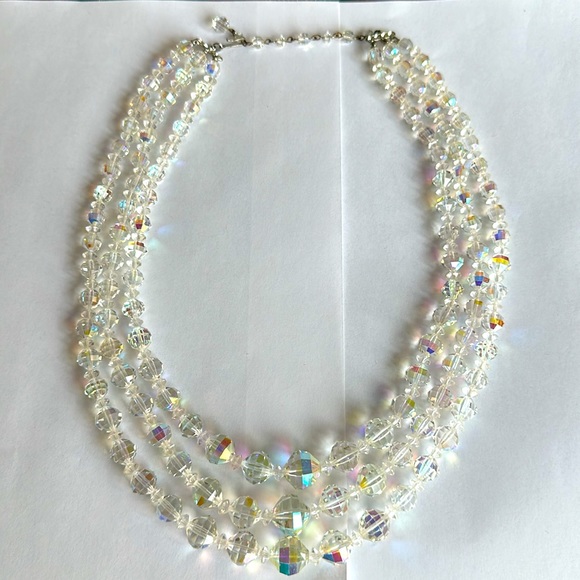Beautiful vintage large 3 stranded crystal necklace Approx hang length 1… - Picture 2 of 8